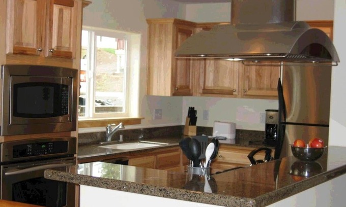 Truckee House | Ski Lease 3-bedroom townhome in Truckee