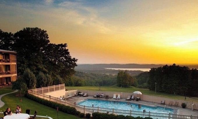 Bellaire Condo | Ski Lodge w Pool/HotTub/Golf & Beach Club Access!