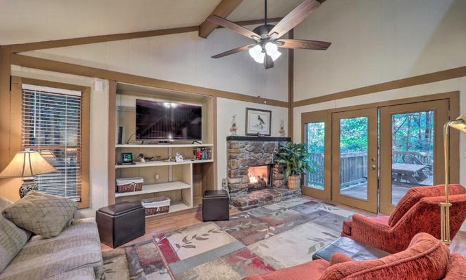 Beech Mountain House | Ski Resort Cabin with Deck in Beech Mountain!
