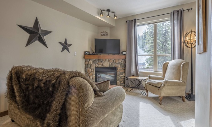 Silver Star Mountain Condo | Ski right from your door in this bright, ground level condo at Creekside
