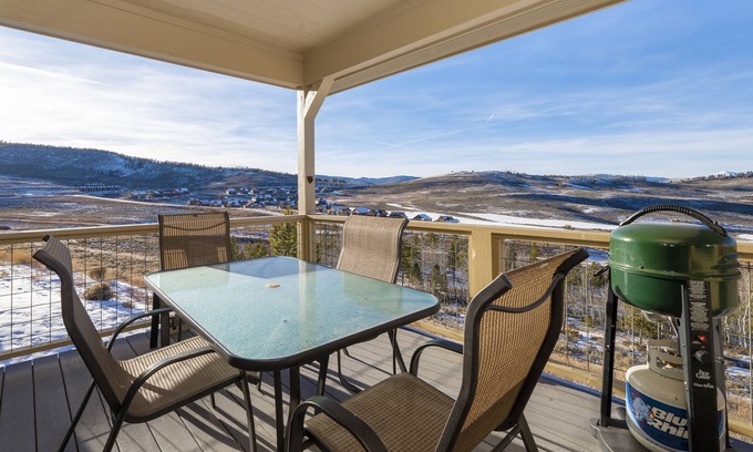Grand Lake House | Ski-side townhouse w/hot tub & views
