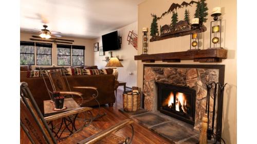 Red River Apartment | Ski View 09 Southern Comfort - On Main Street - WiFi - Cable - Fireplace - Trailer Parking In Back - Patio with Gas Grill