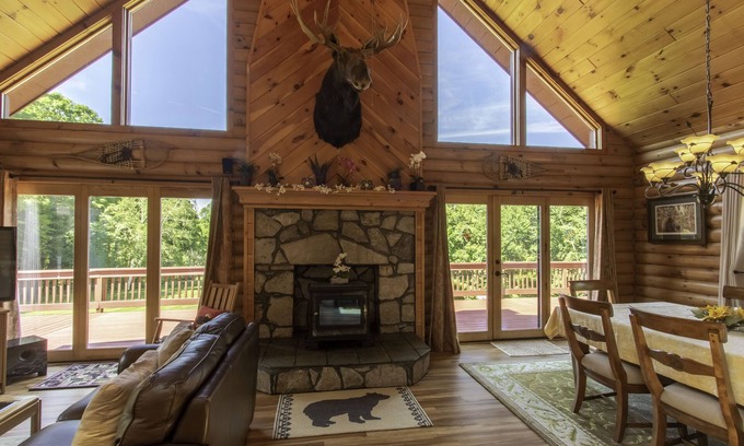 Danby Cabin | ❄️ Ski Weeks Available! Book Now! ❄️