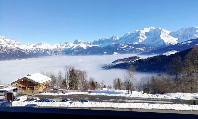 Cordon Apartment | Skiing on the Mont Blanc balecon