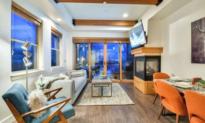 Kimball Junction House | skiNewpark33: Walkable w/View, Deck, Hot Tub, Garage