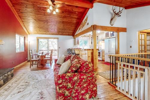 Crestline House | Sky High Cabin