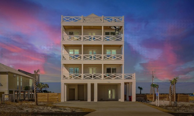 Pensacola House | Sky High- pup friendly home w/pool, sleeps 26!