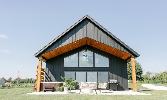 Millersburg Cabin | Sky Ridge Lodging- The Luna/Brand New Cabin/Amish Country
