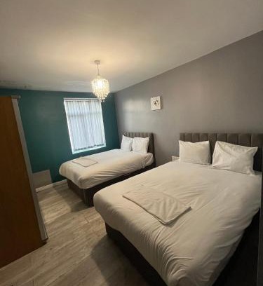 Newcastle-upon-Tyne Apartment | Sky's City Centre Apartments next to St James Park