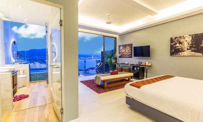Patong Resort | Sky Suites with Balcony (008)