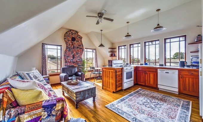 McKinleyville Apartment | SkyDeck Crazy Wave Suite - Cozy Digs, 2nd Fl, Dog/Pet Friendly!