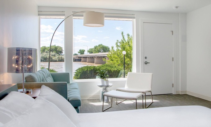 Green River House | Skyfall Guestrooms