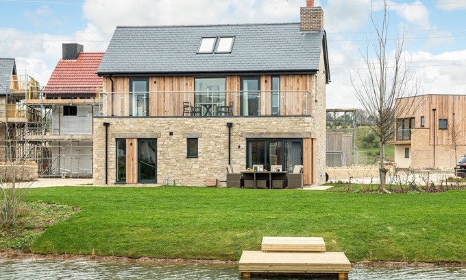 Holworth House | Skyfall (OI21), Silverlake, Dorset
