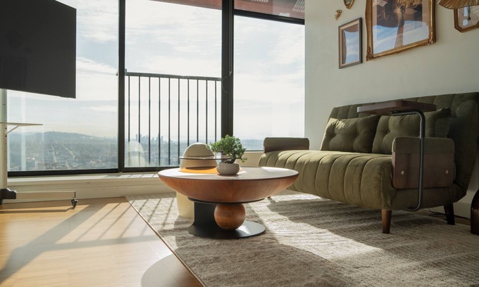Gastown Apartment | Skyhome in Gastown | Amazing Ocean&Mountain Views