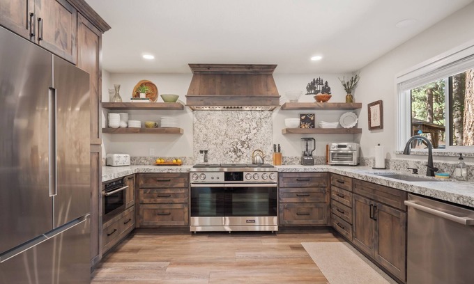 Skyland House | Skyland Luxury Getaway. Remodeled 4-Bedroom with Beach Access (ZC1016)