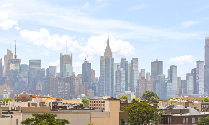 West New York Apartment | Skyline Of City View + King Bed +Parking