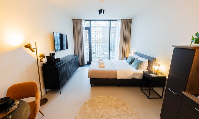 Kop van Zuid Apartment | Skyline Serenity Studio BHD