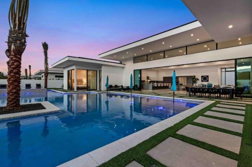 Indio House | Sleeps 28 2 Luxe Villas w Pickleball Court Bravo Villas Dorado by AvantStay
