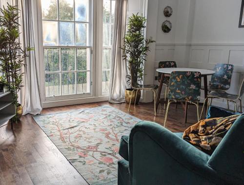 Kingsknowe Apartment | Slateford House 1770 Luxury Aparthotel by The House of Danu