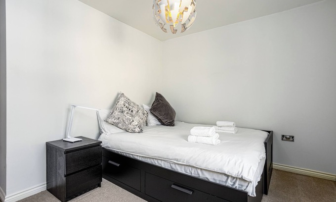 Bonnington Condo | Sleek 2BD City Stay in the Heart of Edinburgh