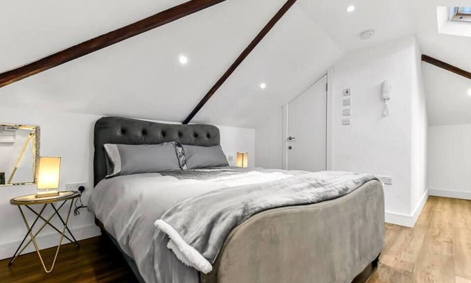 Chelmsford Apartment | Sleek and Modern Studio with Minimalist Vibe