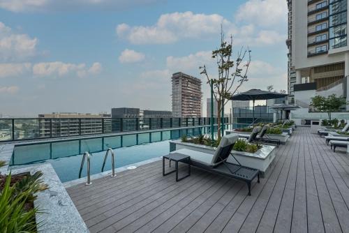 Nad Al Sheba Apartment | Sleek and Stylish 1 Bed in The Crest Sobha Hartland