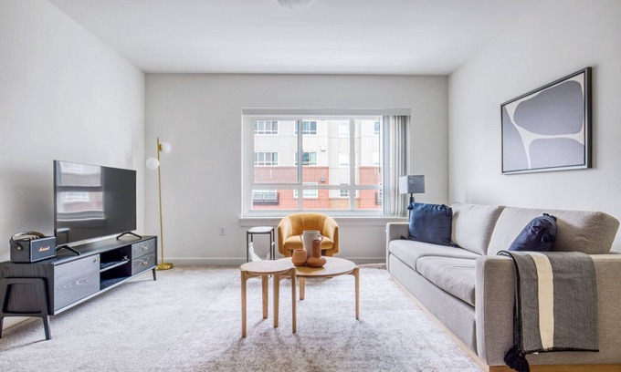 West Bellevue Apartment | Sleek Downtown Bellevue 2BR w/W/D & Storage, near Shops, by Blueground