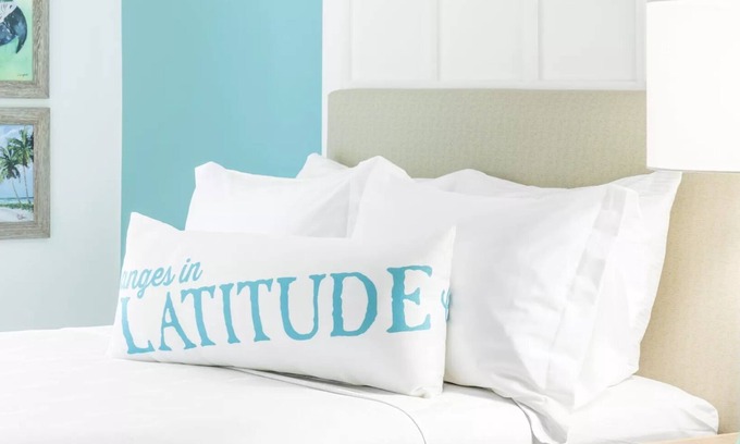 I-435 West KC-KS Hotel | Sleek Room Close to Kansas Speedway and Legends Outlets – Ideal for Day Trips