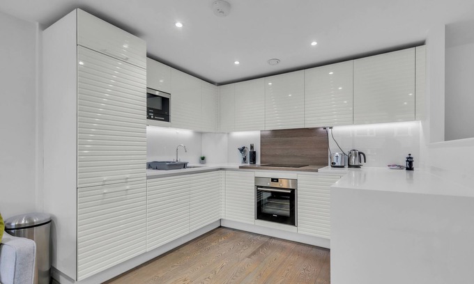 Bunhill Apartment | Sleek Two Bedroom Apartment in Central Street by MySquare