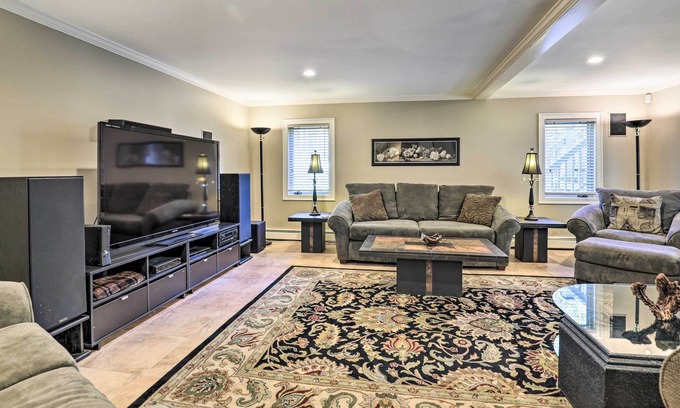 Byfield Apartment | Sleek West Newbury Apartment w/ Pool Access!