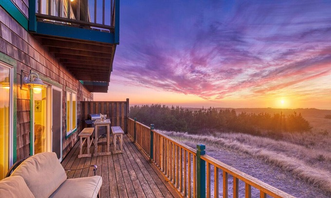 Long Beach House | Sleep 16! OCEAN FRONT, Pets OK, PingPong, Billiards (OViewA+B)