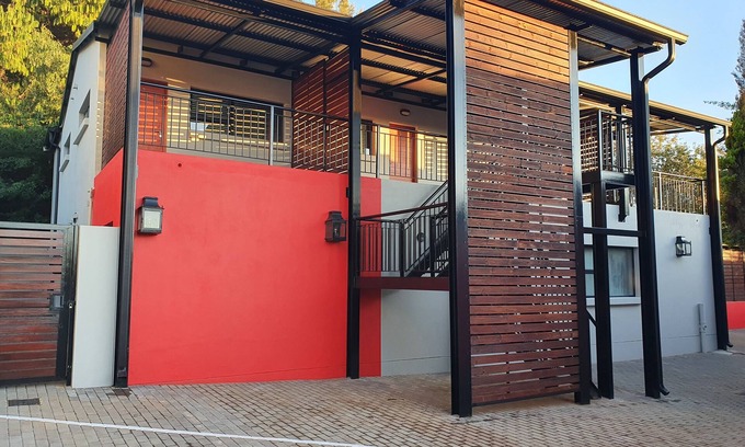 Dullstroom Apartment | Sleepat84