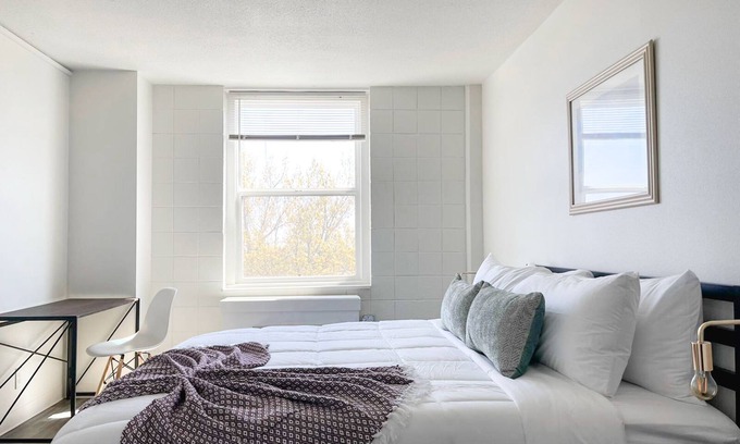 Avondale Apartment | Sleepover: Elegant 1BD/1BA + Gym - Cincinnatin