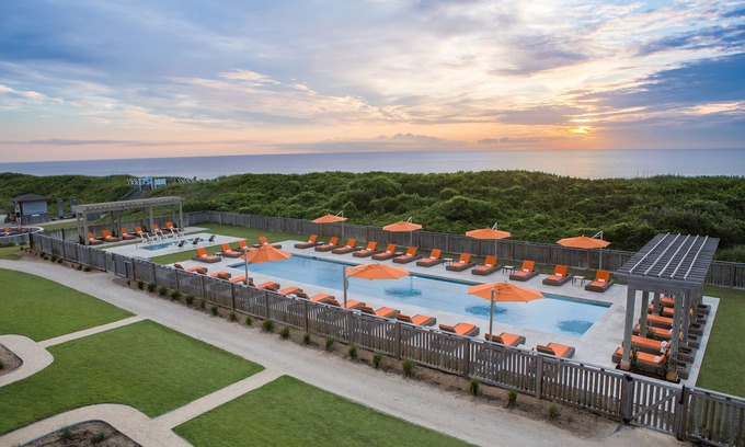 Duck House | Sleeps 10 | 4 BR Vacation Home | Beach Access