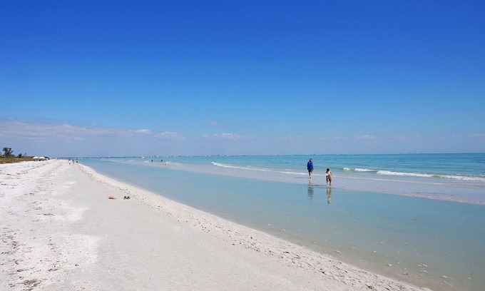Tradewinds House | Sleeps 10 - Available Year Round - Huge Private Home