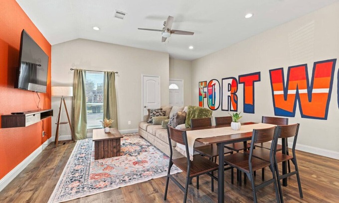 Fort Worth House | Sleeps 10+KingBed+Backyard+Stockyards+Free Parking