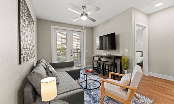 Fort Worth Apartment | Sleeps 10 w/King Bed+Gym+Free Parking+Stockyards