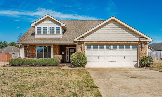 Harvest House | Sleeps 12 recently built 4 bedroom Nesteled Inn at Rock Creek