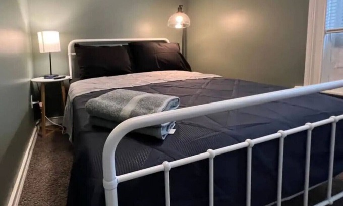 New Castle House | Sleeps 14! 4 BR w/9 Beds & 2 Bathrooms + WIFI!