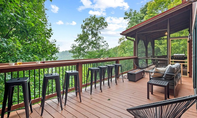 Maggie Valley House | Sleeps 20!|Hot tub|Mtn Views|Game Rooms|Sauna