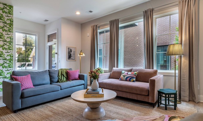Germantown House | Sleeps 24 | 5mins to DT | 2 4BR Suites at Magnolia