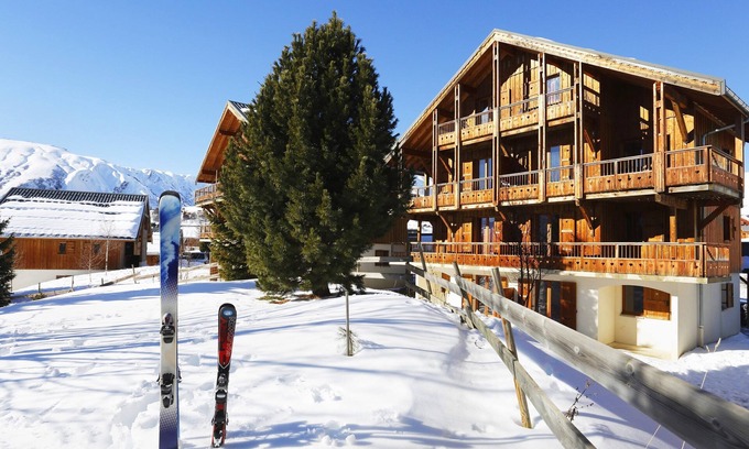 La Toussuire Condo | Sleeps 4! Mountain Adventure + FREE Shuttles