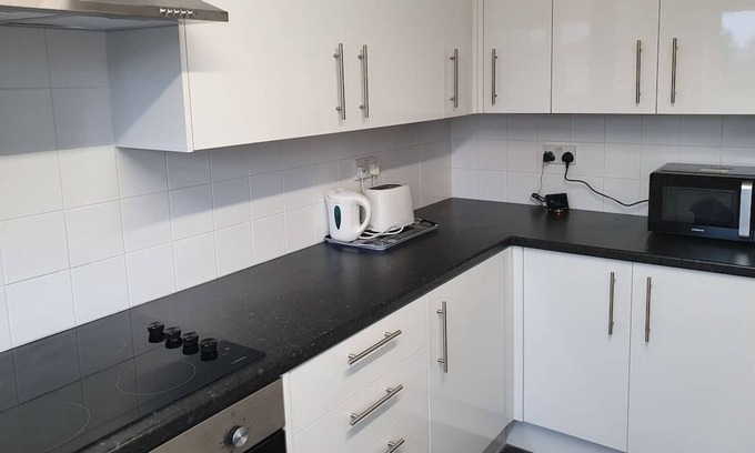 Cheltenham House | Sleeps 5 in 5 beds on Western side of Cheltenham