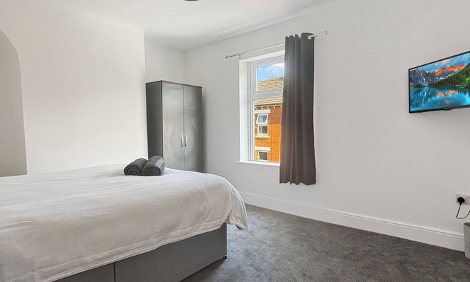 Newark Apartment | Sleeps 6 Central, Spacious 2-bedroom Apartment in Newark-on-Trent