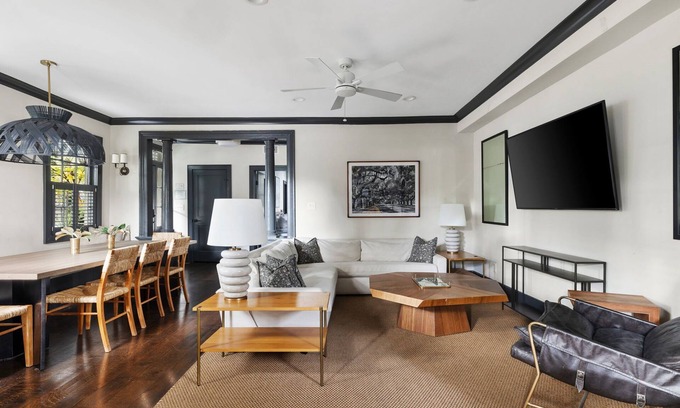 Radcliffeborough House | Sleeps 6| Downtown|Luxury House
