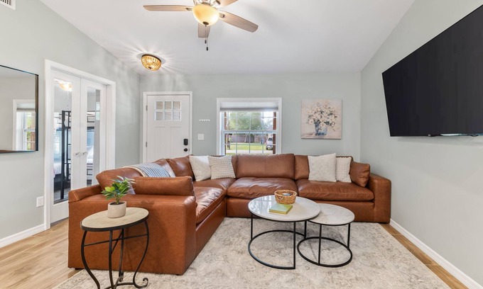 St. Augustine House | Sleeps 8 -Near Shrine Club/Boat Ramp/Pet Friendly