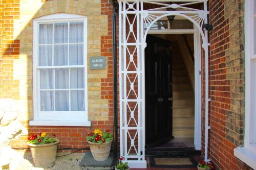 Saxmundham Villa | Sleeps14 Seaside Luxury House on the Suffolk Coast