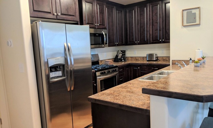 Moab South Valley House | Slickrock Shangri-La - Sleeps 8! Pet/bike friendly.