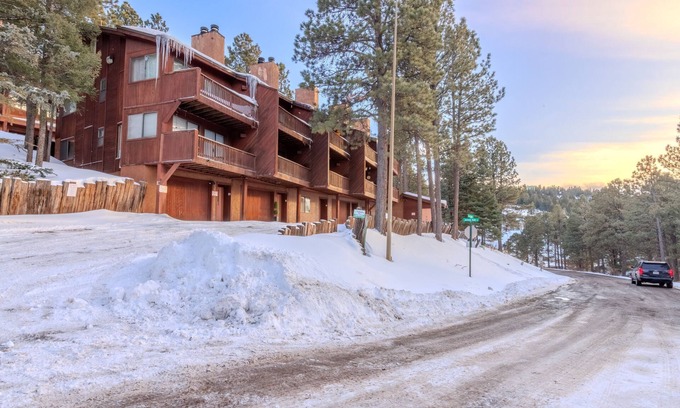 Angel Fire Condo | Slope Side Condo ⛷ Stunning Views 🏔 Steps to the Mountain & has a Game Room!