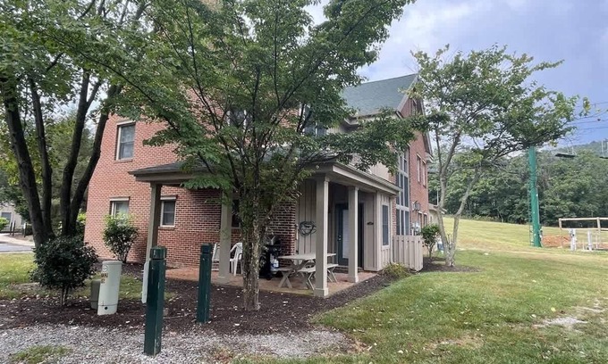 Mercersburg House | Slope Side Townhouse!